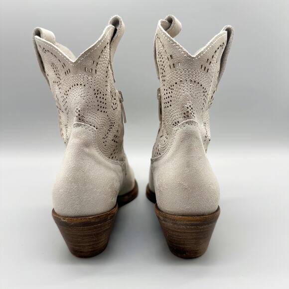 Sundance Snip Toe Suede Western Boho Ankle Boots Ivory 2" Heel Size 37 - Picture 6 of 10